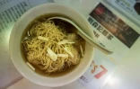 Un bol de nouilles fabriquées à la main servi dans un restaurant à Hong Kong, le 25 juillet 2017