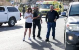 Le ministre israélien d'extrême droite, Itamar Ben Gvir (D), sur les lieux d'une attaque armée qui a blessé cinq Israéliens près d'Hébron, en Cisjordanie occupée, le 23 octobre 2026