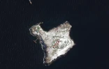 Image satellite diffusée le 14 mars 2022 par Maxar Technologies montrant un navire russe au large de l'île aux Serpents