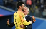 Le sélectionneur Didier Deschamps et le gardien Hugo Lloris jubilent après la qualification de la France en finale du Mondial le 10 juillet 2018