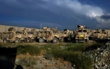 Des véhuciles militaires stationnés dans la base américaine de Bagram après le départ des troupes de l'Otan le 5 juillet 2021  