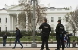 Des membres de la sécurité intérieure americaine  devant la Maison Blanche , le 18 mars 2017 à Washington