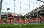 L'attaquant de Liverpool Mohamed Salah inscrit un penalty contre Southampton, le 8 mars 2025 à Anfield
