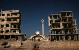 Des immeubles et une mosquée détruits à Harasta, près de Damas, le 19 décembre 2024