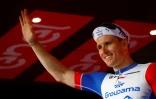 Arnaud Démare sur le podium après sa victoire dans la 6e étape du Giro, le 12 mai 2022 à Scalea 