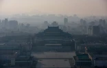 Vue de la place Kim Il Sung et de Pyongyang, le 9 mars 2019