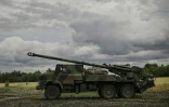 Un canon français Caesar de 155 mm, monté sur un camion, capable de tirer six coups par minute à une distance de 40 kilomètre, le 15 juin 2022 dans la région du Donbass,  dans l'est de l'Ukraine