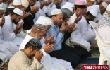 Mercredi 1 Octobre 2008

Saint-Denis - La prière de l'Aid el filtr a réuni des centaines de Musulmans au vélodrome pour célébrer la fin du ramadan