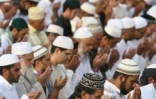 Mercredi 1 Octobre 2008

Saint-Denis - La prière de l'Aid el filtr a réuni des centaines de Musulmans au vélodrome pour célébrer la fin du ramadan