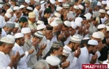 Mercredi 1 Octobre 2008

Saint-Denis - La prière de l'Aid el filtr a réuni des centaines de Musulmans au vélodrome pour célébrer la fin du ramadan