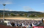 Mercredi 1 Octobre 2008

Saint-Denis - La prière de l'Aid el filtr a réuni des centaines de Musulmans au vélodrome pour célébrer la fin du ramadan