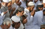 Mercredi 1 Octobre 2008

Saint-Denis - La prière de l'Aid el filtr a réuni des centaines de Musulmans au vélodrome pour célébrer la fin du ramadan