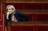 La présidente du groupe parlementaire du Rassemblement national Marine Le Pen assiste à une séance de questions au gouvernement à l'Assemblée nationale, à Paris, le 22 janvier 2025
