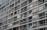 L'immeuble Mouchotte, conçu par l'architecte français Jean Dubuisson et inauguré en 1966 dans le cadre du projet de rénovation urbaine Maine-Montparnasse, le 5 avril 2026 à Paris