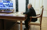 Photo distribuée par l’agence d’État russe Sputnik du président Vladimir Poutine dirigeant une réunion du Conseil présidentiel pour la culture et les arts en visioconférence, à Moscou le 25 mars 2025