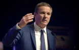 Nicolas Dupont-Aignant, président de Debout la France, le 30 mars 2017 à Brest, lors du grand débat organisé par le Conseil de l'agriculture français