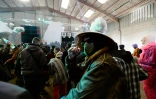 Des participants à une fête sauvage du Nouvel an dans un hangar désaffecté à Lieuron (environ 40 km au sud de Rennes), le 1er janvier 2021