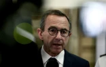 Le ministre de l'Intérieur Bruno Retailleau lors d'une visite au commissariat du 20e arrondissement de Paris le 24 juillet 2025