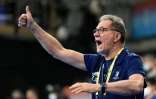 Le sélectionneur de l'équipe de France féminine de handball, Olivier Krumbholz, lors de la demi-finale du Mondial, le 17 décembre 2021 à Granollers (Espagne)