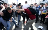 Accrochages entre opposants et militants pro-Poutine dans le centre de Moscou, le 5 mai 2018