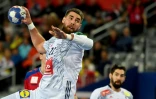 Le Français Luka Karabatic face à la Serbie lors de l'Euro, à Zagreb le 22 janvier 2018