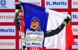 Tessa Worley fête sur le podium, son titre de championne du monde de géant, le 16 février 2017 à Saint-Moritz