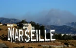 De la fumée s'élève du massif des Calanques, le 5 septembre 2016 à Marseille