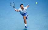 Le Serbe Novak Djokovic contre l'Américain Taylor Fritz en quart de finale de l'Open d'Australie le 23 janvier 2024 à Melbourne