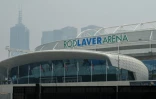 La Rod Laver Arena sous les fumées des feux de forêts, à Melbourne, le 14 janvier 2020