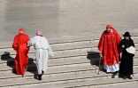 Des cardinaux lors des funérailles du pape François, le 26 avril 2025 sur la place Saint-Pierre, au Vatican