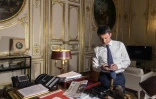 Manuel Valls dans son bureau de Matignon le 24 novembre 2016 à Paris
