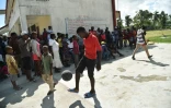 Le lycée Jean-Claudy Museau où sont installés des sinistrés de l'ouragan Matthew, le 16 novembre 2016 aux Cayes, en Haïti 