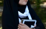 Fatima, la jeune psychologue afghane qui a filmé l'offensive de charme des talibans, ici le 29 octobre 2015 à Kaboul