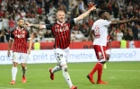 La joie du défenseur niçois Melvin Bard, après avoir marqué le 2e but à domicile face à Brest, lors de la 9e journée de Ligue 1, le 2 octobre 2021 à l'Allianz Riviera