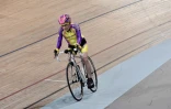 Robert Marchand, 105 ans, lancé vers le record de l'heure sur la piste du vélodrome de Saint-Quentin-en-Yvelines, le 4 janvier 2017