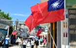 Des touristes dans une rue des îles de Kinmen, le 11 août 2022 à Taïwan