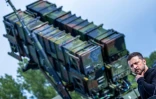 Le président ukrainien Volodymyr Zelensky devant une batterie de missiles antiaériens Patriot en Allemagne, le 11 juin 2024 