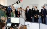 La Première ministre Elisabeth Borne  et la ministre de la Santé Brigitte Bourguignon visitent le service hébergeant la hotline du Samu à l'hôpital René-Dubos de Pontoise, le 1er juillet 2022