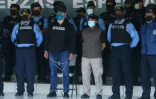 L'arresattion de l'ex-président du Honduras, Juan Orlando Hernandez, enchaîné aux chevilles et poignets, le 15 février 2022 à Tegucigalpa au lendemain de la demande d'extradition par les Etats-Unis