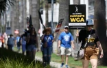 Manifestation de membres du syndicat américain d'acteurs SAG-AFTRA, le 11 juillet 2023 à Los Angeles, en Californie