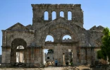 Les ruines de l'église Saint-Siméon, datant du Ve siècle, à une trentaine de kilomètres au nord-ouest d'Alep, dans le nord de la Syrie, le 18 juillet 2026 lors d'une visite d'archéologues français