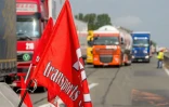 Des routiers bloquent l'A26 le 17 mai 2016 Ă  Saint-Omer
