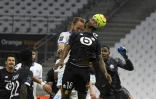 L'attaquant de Marseille, Valère Germain (c), marque de la tête lors du match à domicile contre Lille, le 20 septembre 2020