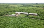 Un laboratoire clandestin de méthamphétamine abandonné, lors d’une opération de l’Agence nationale nigériane de lutte contre les stupéfiants (NDLEA) visant à démanteler le site à Iroto, au Nigeria, le 29 juillet 2026 