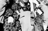 Le pilote italien Giuseppe Farina (Alfa Romeo) vainqueur du GP de Grande Bretagne sur le circuit de Silverstone, le 13 mai 1950  
