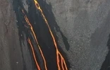 Lundi 15 Décembre 2008


Le piton de la Fournaise est entré en éruption vers 2 heures 45 ce lundi 15 décembre
 2008