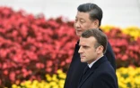 Le président français Emmanuel Macron et son homologue chinois lors d'une cérémonie officielle à Pékin, le 6 novembre 2019