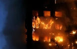 L'incendie de la tour Grenfell, pire incendie résidentiel en Grande-Bretagne, le 14 juin 2017 à Londres