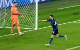 La joie du milieu de terrain italien Jorginho, après avoir marqué son pénalty victorieux, lors de la séance de tirs au but face à l'Espagne (1-1, 4-2 t.a.b.) en demi-finale de l'Euro 2020, le 6 juillet 2021 au stade de Wembley à Londres