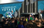 Des visiteurs du Futuroscope à Chasseneuil-du-Poitou, en France, le 10 décembre 2016